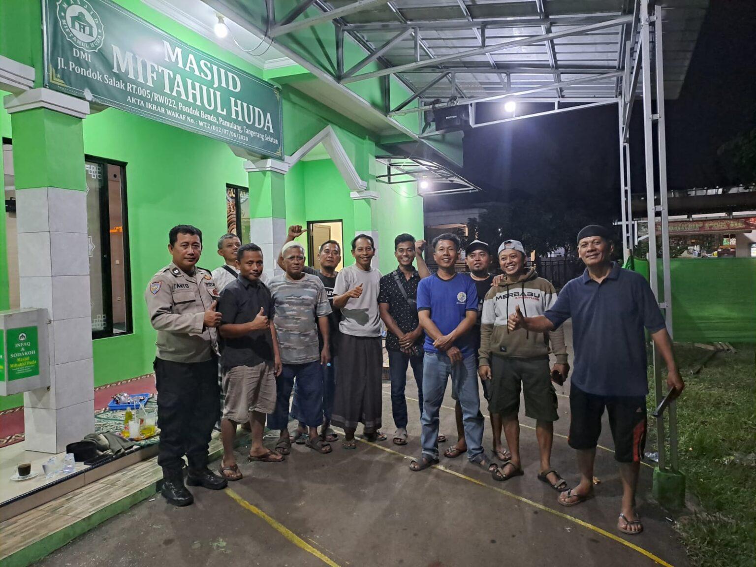 JAGA KAMTIBMAS. Personel Polsek Pamulang terus mengintensifkan kegiatan preventif guna menjaga keamanan dan ketertiban masyarakat (kamtibmas) di wilayah hukumnya.