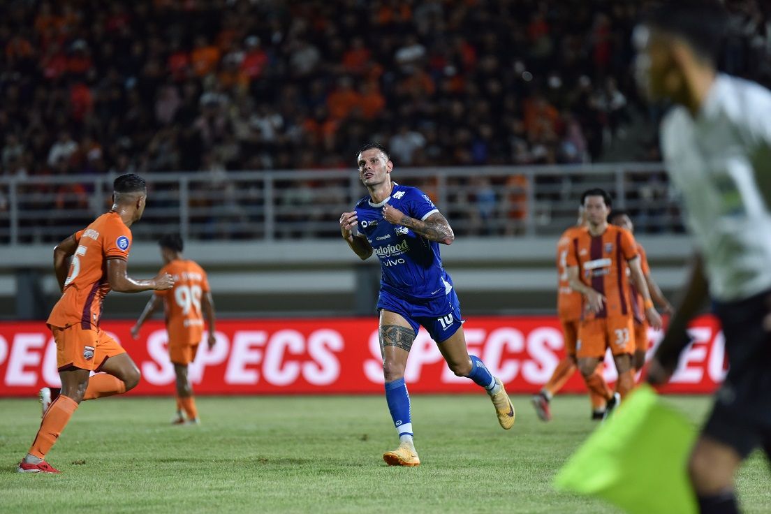 Laga Persib vs Borneo berakhir imbang 1-1. Foto : Ist