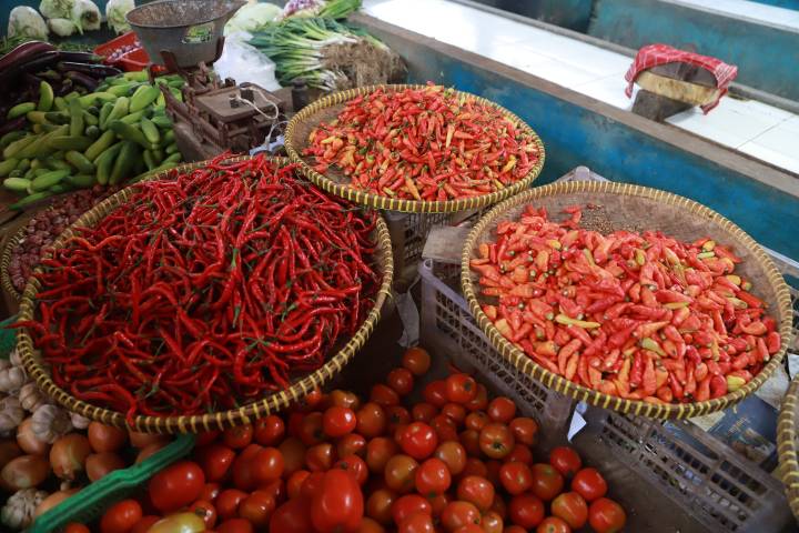 Harga sembako di Kota Tangerang masih stabil.