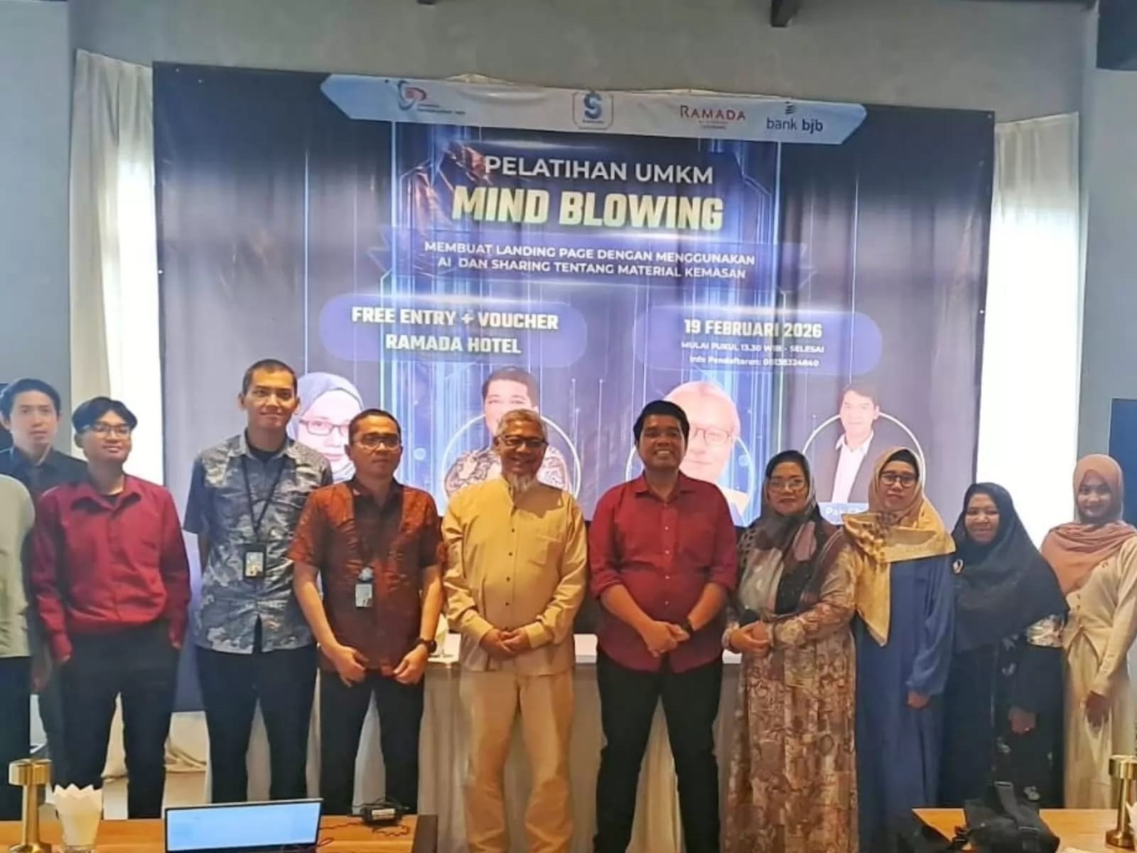 UMKM. DKV UPJ genjot genjot UMKM Tangsel naik kelas melalui pelatihan pembuatan landing page berbasis AI serta penguatan desain kemasan.