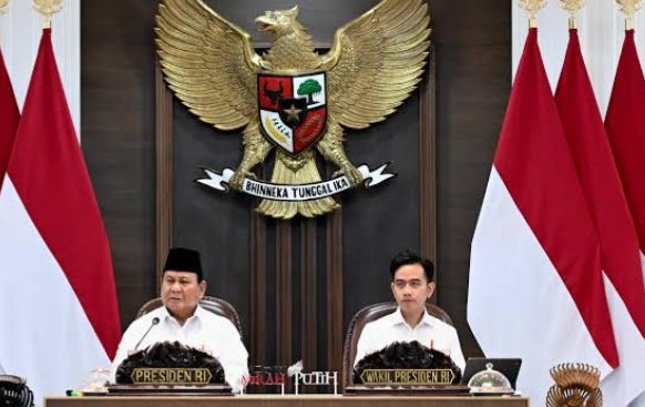 Presiden Prabowo dan Wapres Gibran saat memimpin Sidang Kabinet di Istana. Foto : Ist