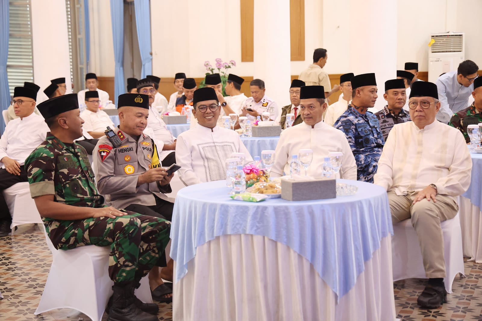 Gubernur Andra Soni menggelar silaturahmi dan buka puasa bersama Forum Koordinasi Pimpinan Daerah (Forkopimda) di Gedung Negara Provinsi Banten, Kota Serang. Foto : Humas Pemprov
