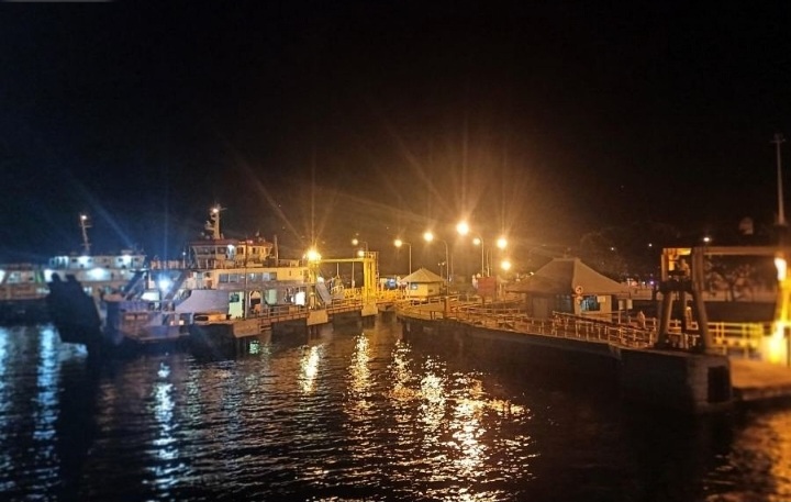 Suasana penyeberangan malam hari di Gilimanuk. Foto : Ist