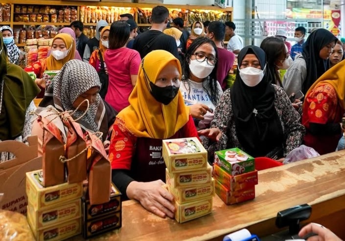 Pemudik ramai memadati pusat oleh-oleh di Yogyakarta. Foto : Ist