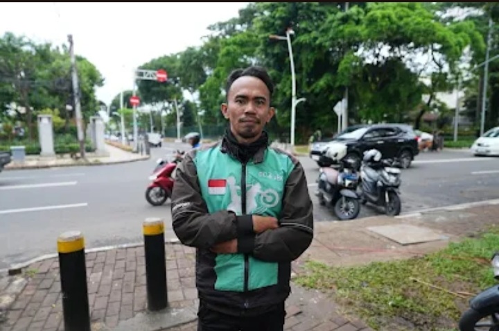 Sujianto (38), pengemudi ojol sejak 2015. Foto : Tim Media Presiden