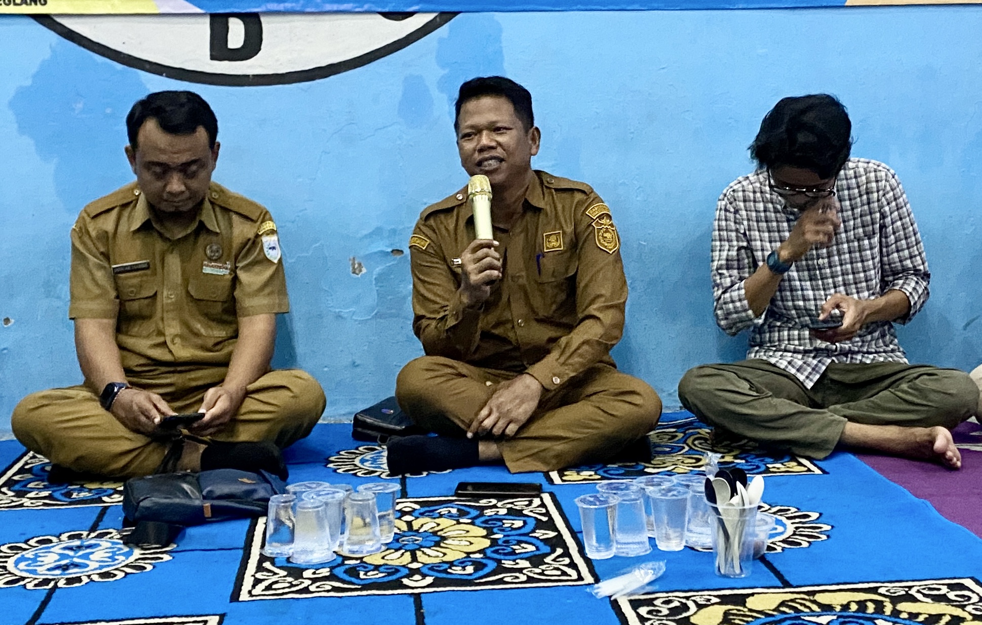 SAMBUTAN. Kepala Kesbangpol Pandeglang, Muklis Arifin sedang memberikan sambutan saat acara di Porwan Pandeglang, beberapa waktu lalu.