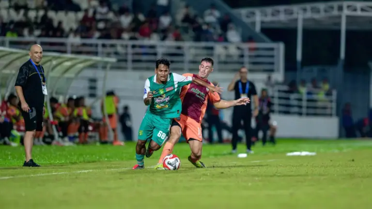 Laga Persebaya vs Borneo FC. Foto : Ist