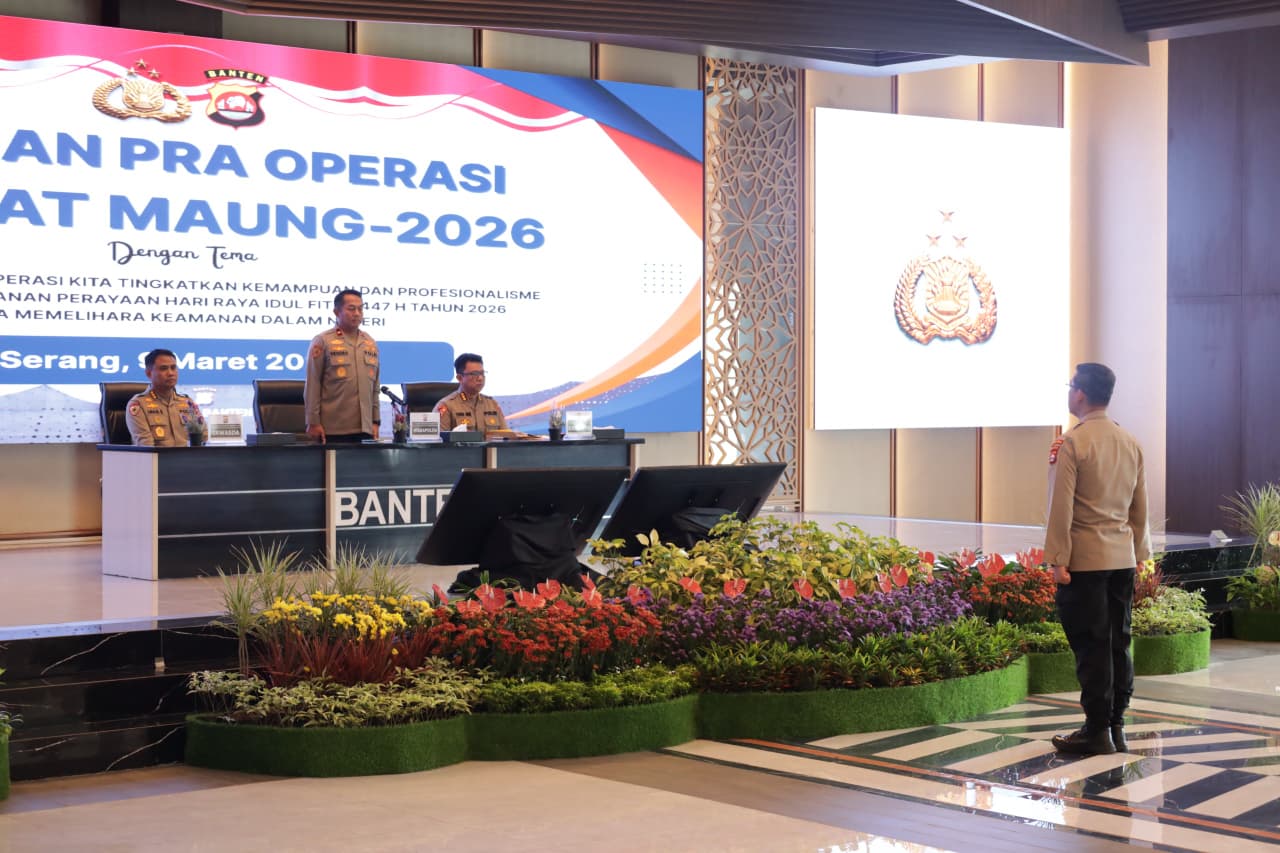 Polda Banten mematangkan kesiapan personel jelang pengamanan Hari Raya Idulfitri 1447 Hijriah melalui latihan pra Operasi Ketupat Maung 2026, di Aula Gawe Kuta Baluwarti, Senin (9/3/2026).(Istimewa)