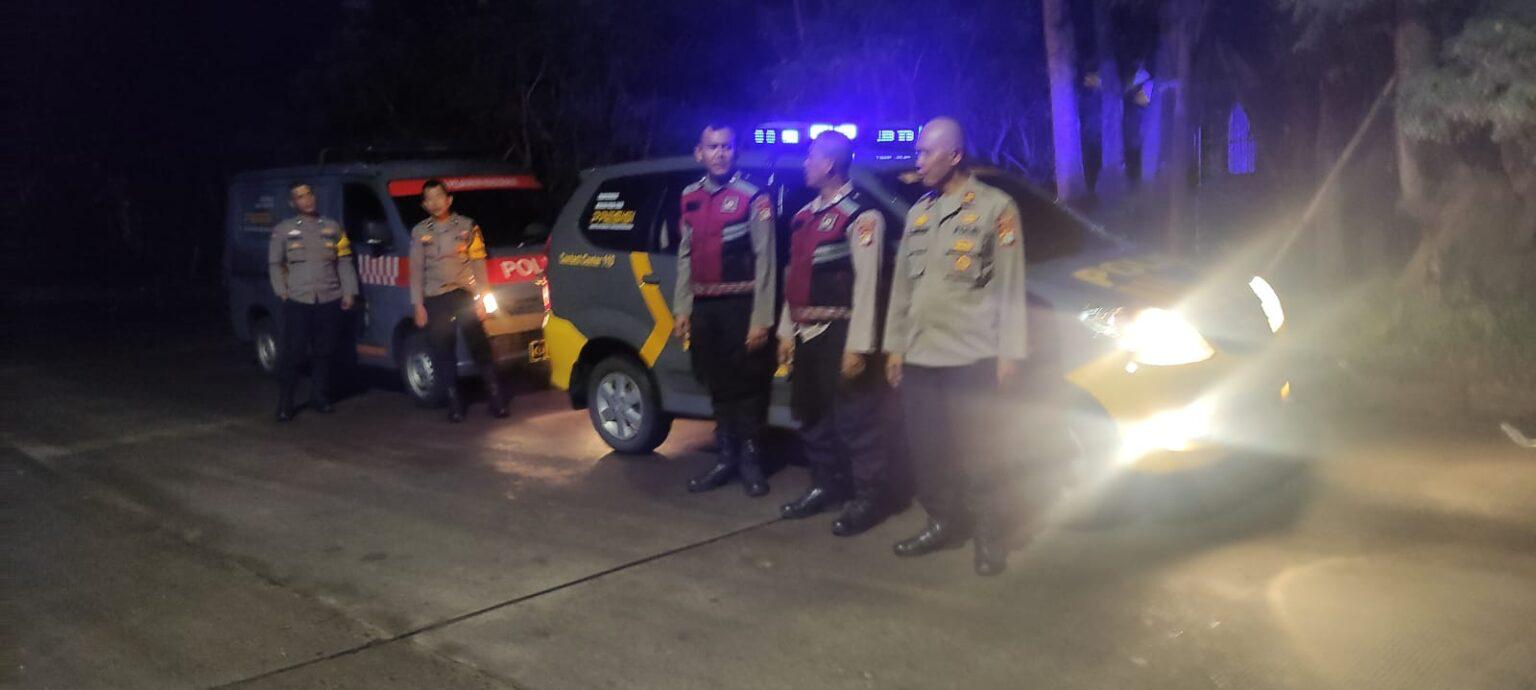 PATROLI PERBATASAN. Polsek Pondok Aren aaat menggelar kegiatan patroli rutin di titik perbatasan dengan kota lain.