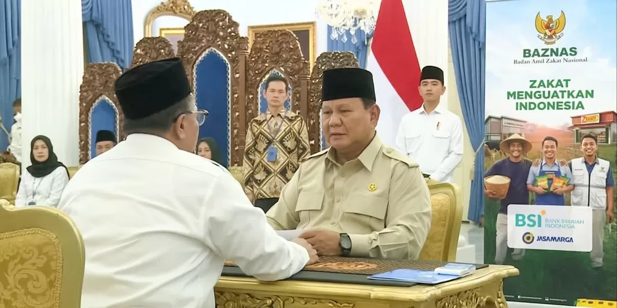 Presiden Prabowo saat menunaikan bayar Zakat. Foto : Ist