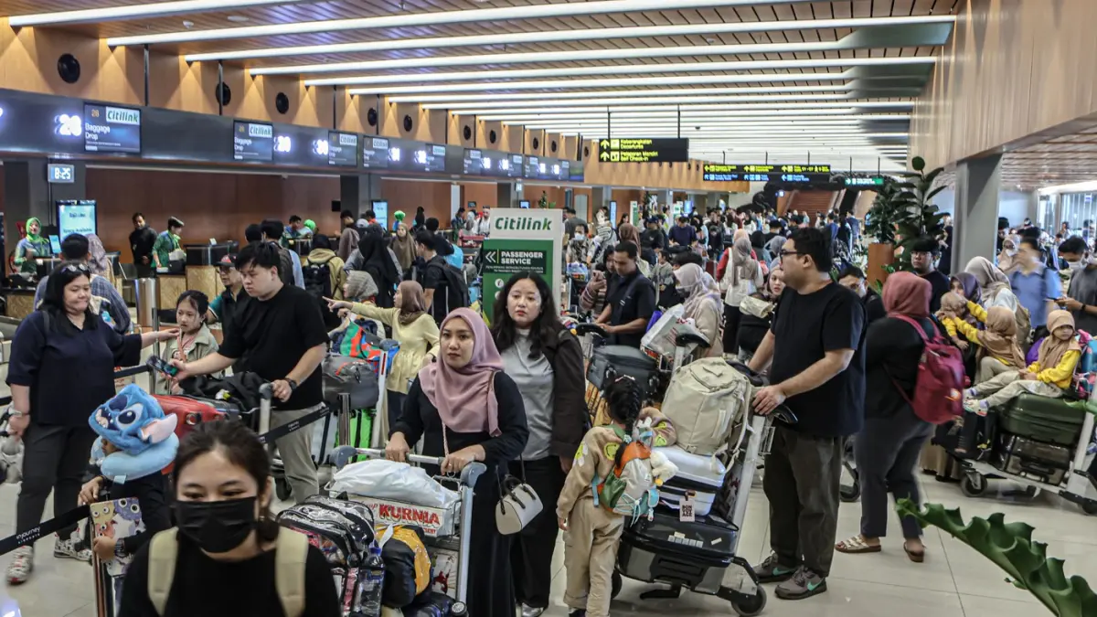 Antrian calon penumpang di Terminal 1 Bandara Soekarno-Hatta. Foto : Ist