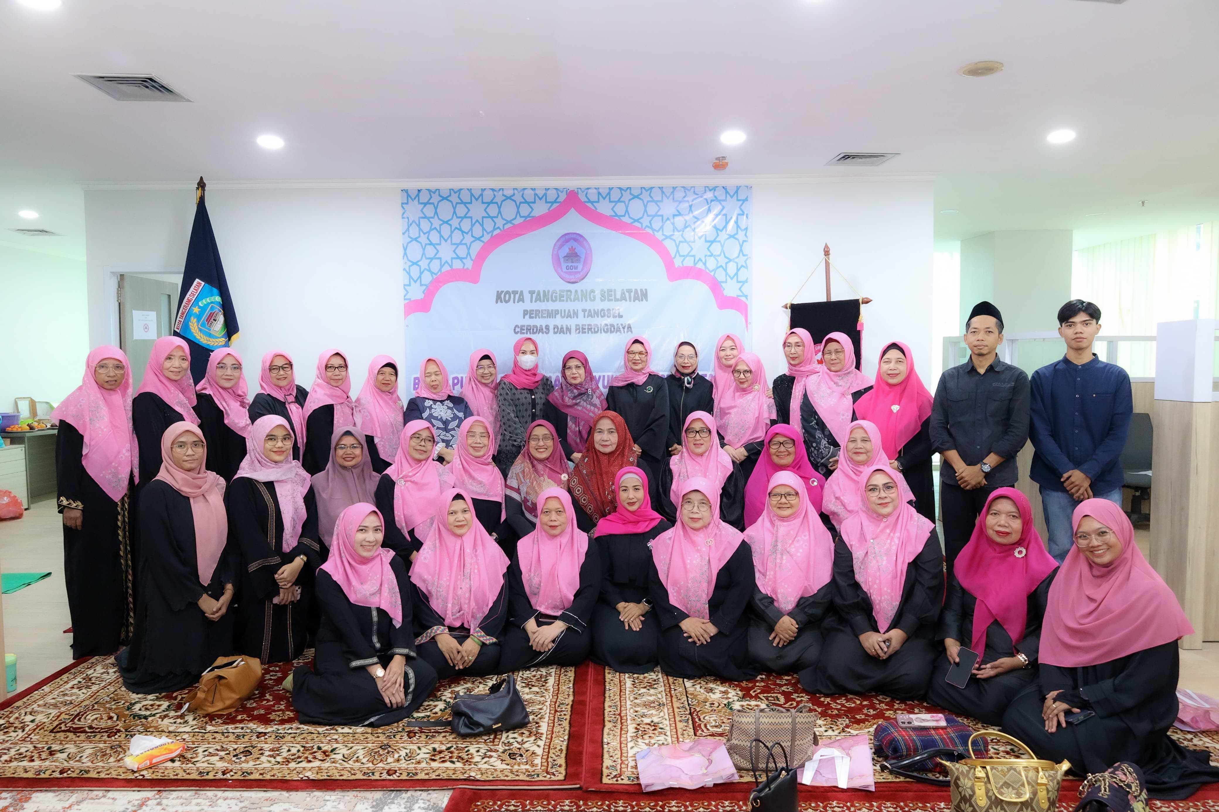 KEBERSAMAAN. GOW Tangsel gelar syukuran sekretariat baru.