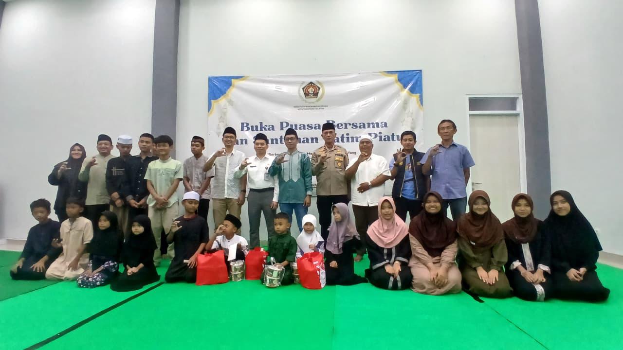 PWI Kota Tangsel gelar buka puasa bersama dan santunan yatim di bula suci Ramadan.