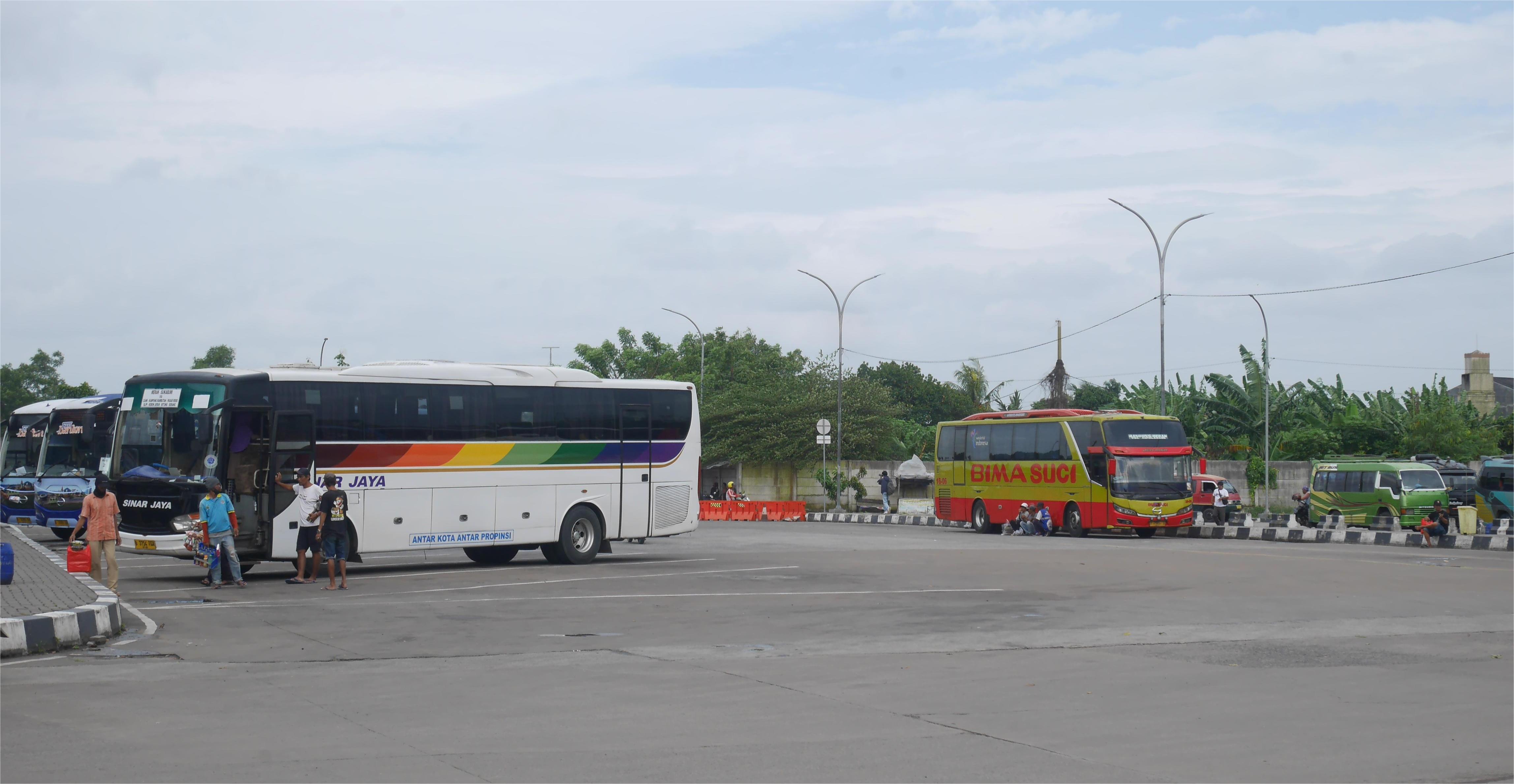 Situasi Terminal Pakupatan di Kota Serang, Rabu (4/3/2026) sore yang nampak masih sepi dari aktivitas pemudik Lebaran 2026.(Ari Supriadi/tangselpos.id)