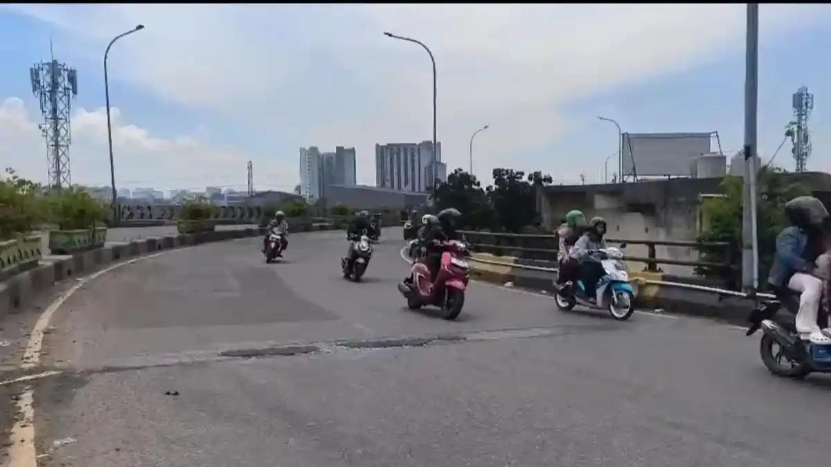 DPRD Kota Tangsel meminta agar perbaikan jalan Fly Over Ciputat ditangani denga serius. Mengingat beberapa kali pernah terjadi kecelakaan akibat jalan rusak.