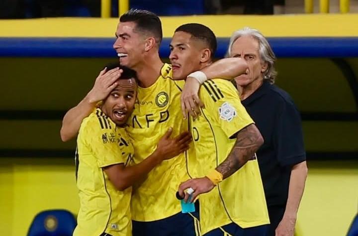 Ronaldo rayakan gol bersama skuad Al Nassr. Foto : Ist