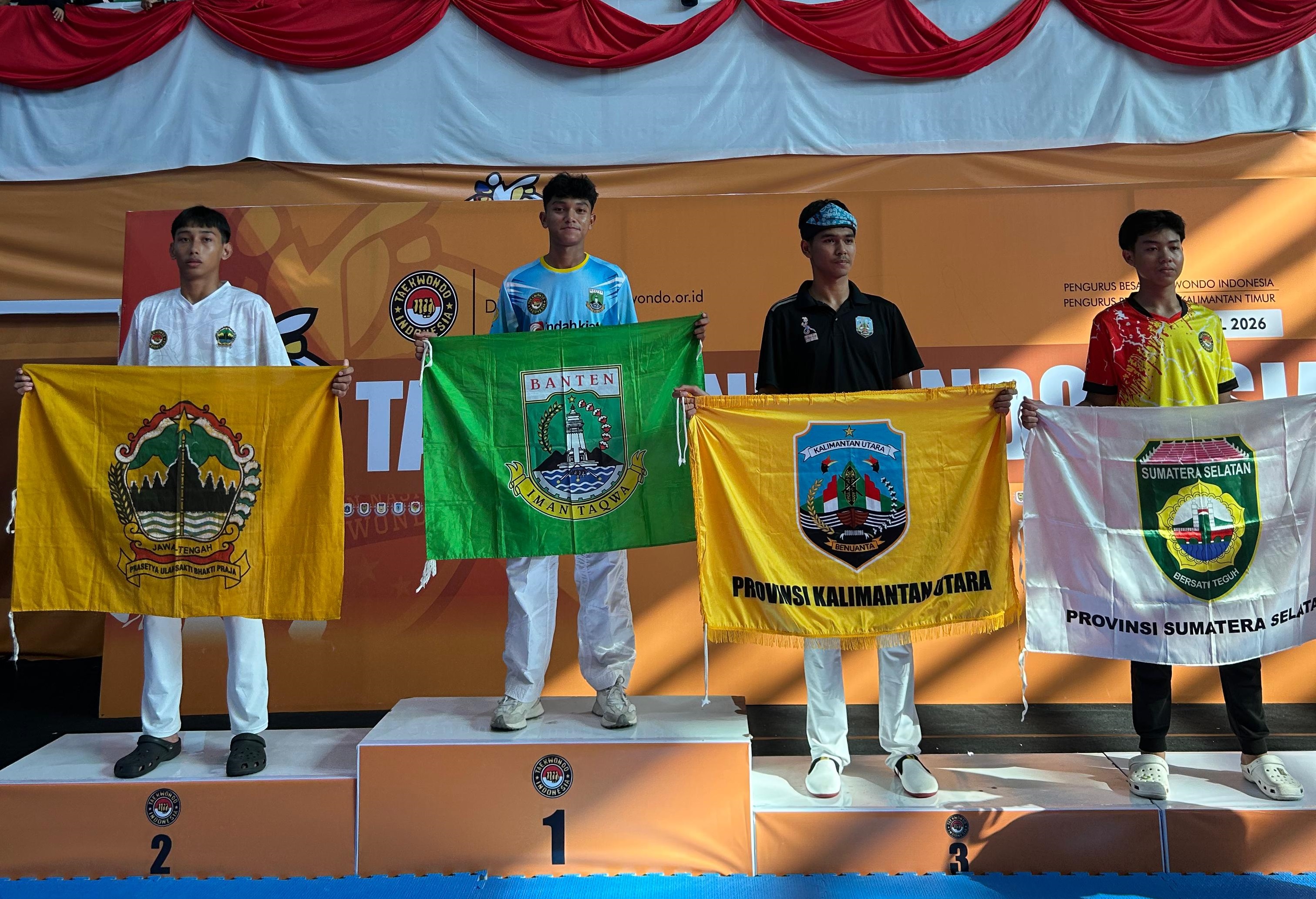 PODIUM. Atlet dari Banten naik podium usai menorehkan prestasi dalam ajang Kejuaraan Nasional (Kejurnas) Cadet Junior 2026 yang berlangsung di Gedung Olahraga Sempaja, Samarinda, Kalimantan Timur pada 23 sampai 26 April lalu. IST