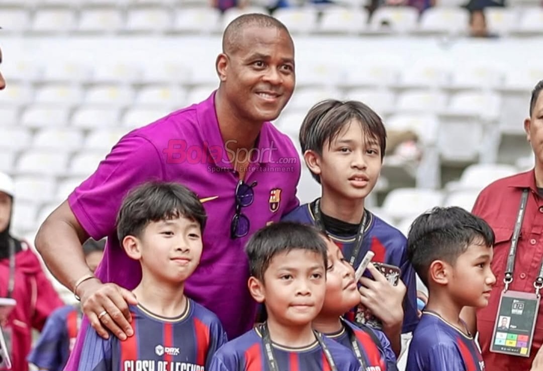 Patrick Kluivert datang sebagai salah satu mantan pemain Barca. Foto : Ist