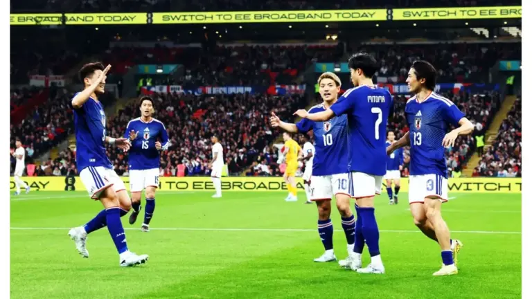 Selebrasi skuad Jepang usai menang 1-0 dari Inggris. Foto : Ist