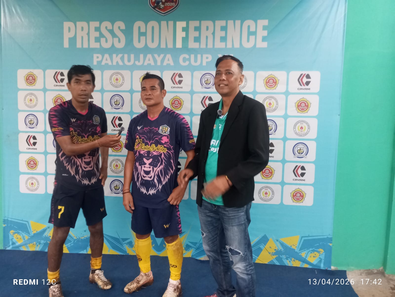 Pemilik Denis FC, Michael Chiox's (tengah) usung target tinggi di Pakujaya Cup XI.(tangselpos.id).