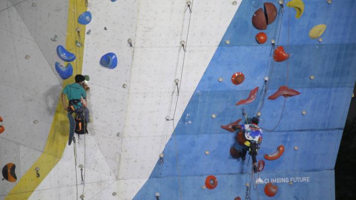 Kejurnas Panjat Tebing Kelompok Umur yang digelar di Sport Center Gondrong, Kecamatan Cipondoh, Kota Tangerang.