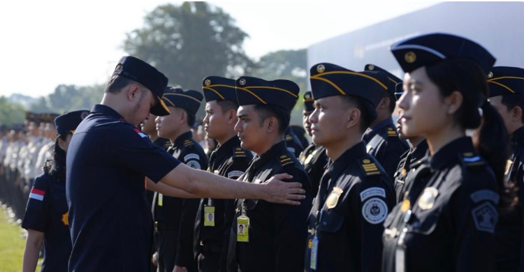 Pelantikan Patroli Imigrasi “Dharma Dewata” oleh Direktur Jenderal Imigrasi, Hendarsam Marantoko. Foto : Ist