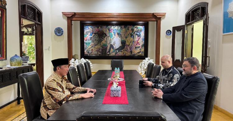 Mantan Presiden ke 7 Jokowi menerima Dubes Iran Mohammad Boroujerdi, di Solo, Jawa Tengah, Rabu (1/4/2026). Foto : Ist