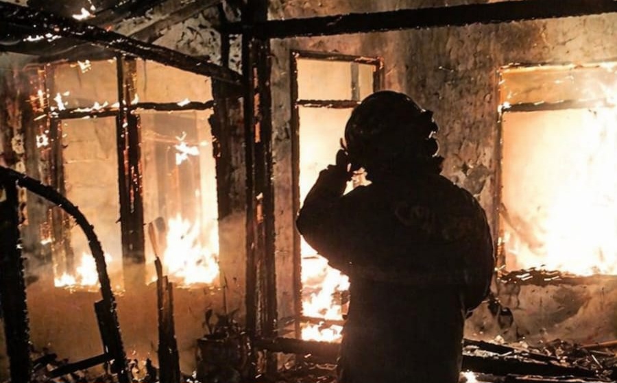 Kebakaran melanda sebuah rumah tinggal di kawasan Parigi Baru, Kecamatan Pondok Aren kerugian ditaksir 500 juta. Foto : Ist