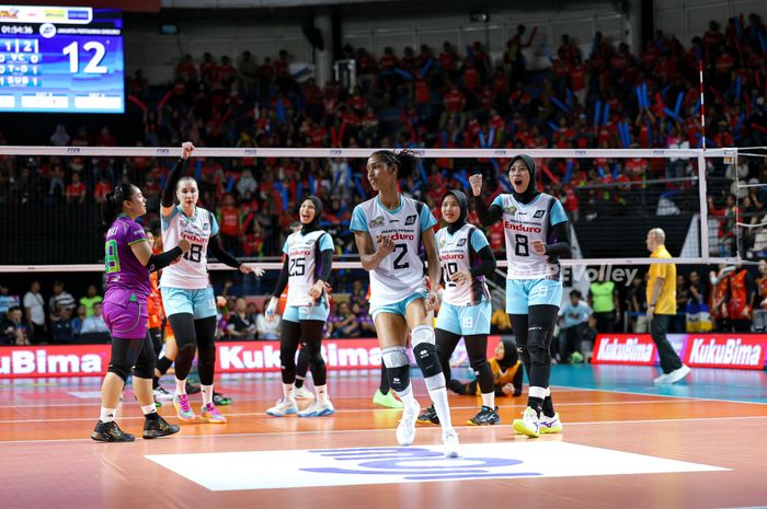 Selebrasi Megawati dan skuad Jakarta Pertamina Enduro usai menang 3-1 dari Gresik Petrokimia Pupuk Indonesia pada Proliga 2026 yang dimainkan Kamis (9/4/2026) di GOR Sritex Arena, Solo. Foto : Ist