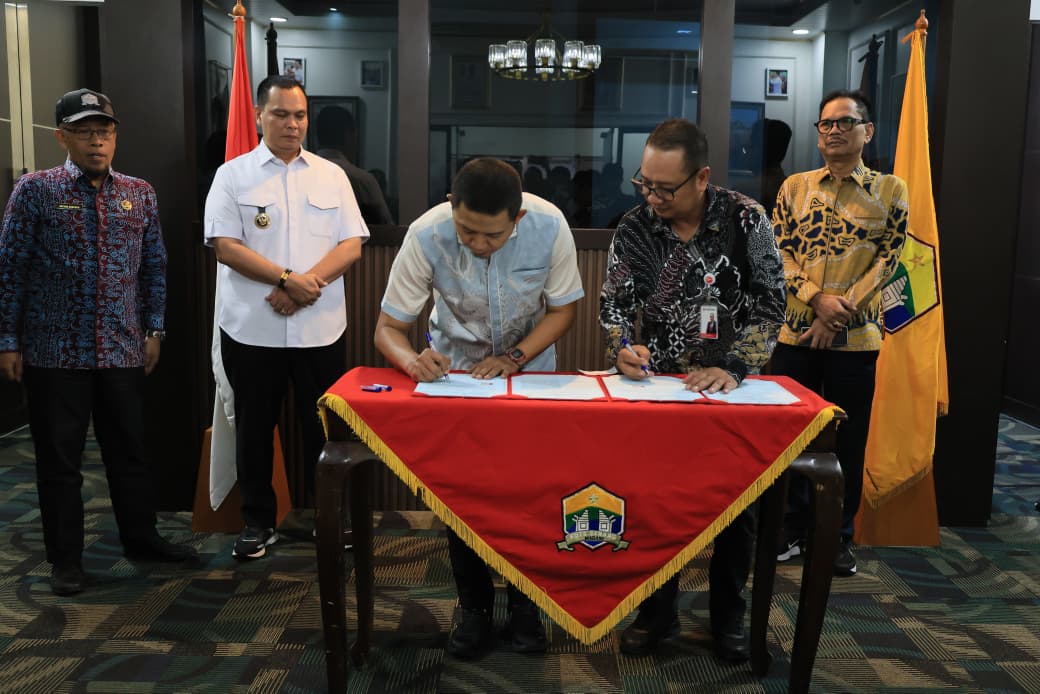 Penandatanganan perjanjian kerja sama antara Bank Banten dengan Pemkot Serang terkait pembangunan kawasan Royal Baroe, Kamis (23/4/2026).(Istimewa)