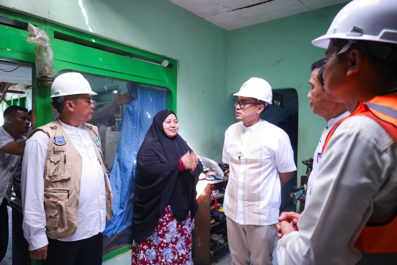 kondisi rumah yang nyaris roboh di wilayah Benda Baru, Pamulang, Jumat (24/4). (tangselpos.id/rmn)