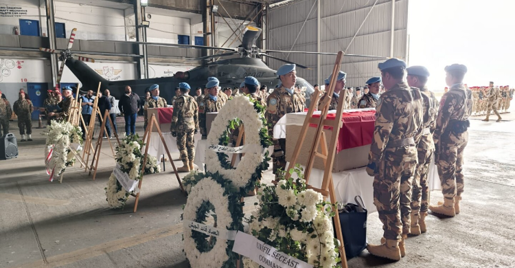 Upacara militer melepas tiga prajurit TNI yang gugur di Lebanon, Kamis (2/4/2026), di Bandara Internasional Rafic Hariri, Beirut, Lebanon. Foto : Ist