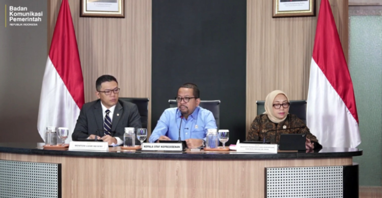 Kepala Kantor Staf Kepresidenan, Muhammad Qodari (tengah) saat konferensi pers. Foto : Ist