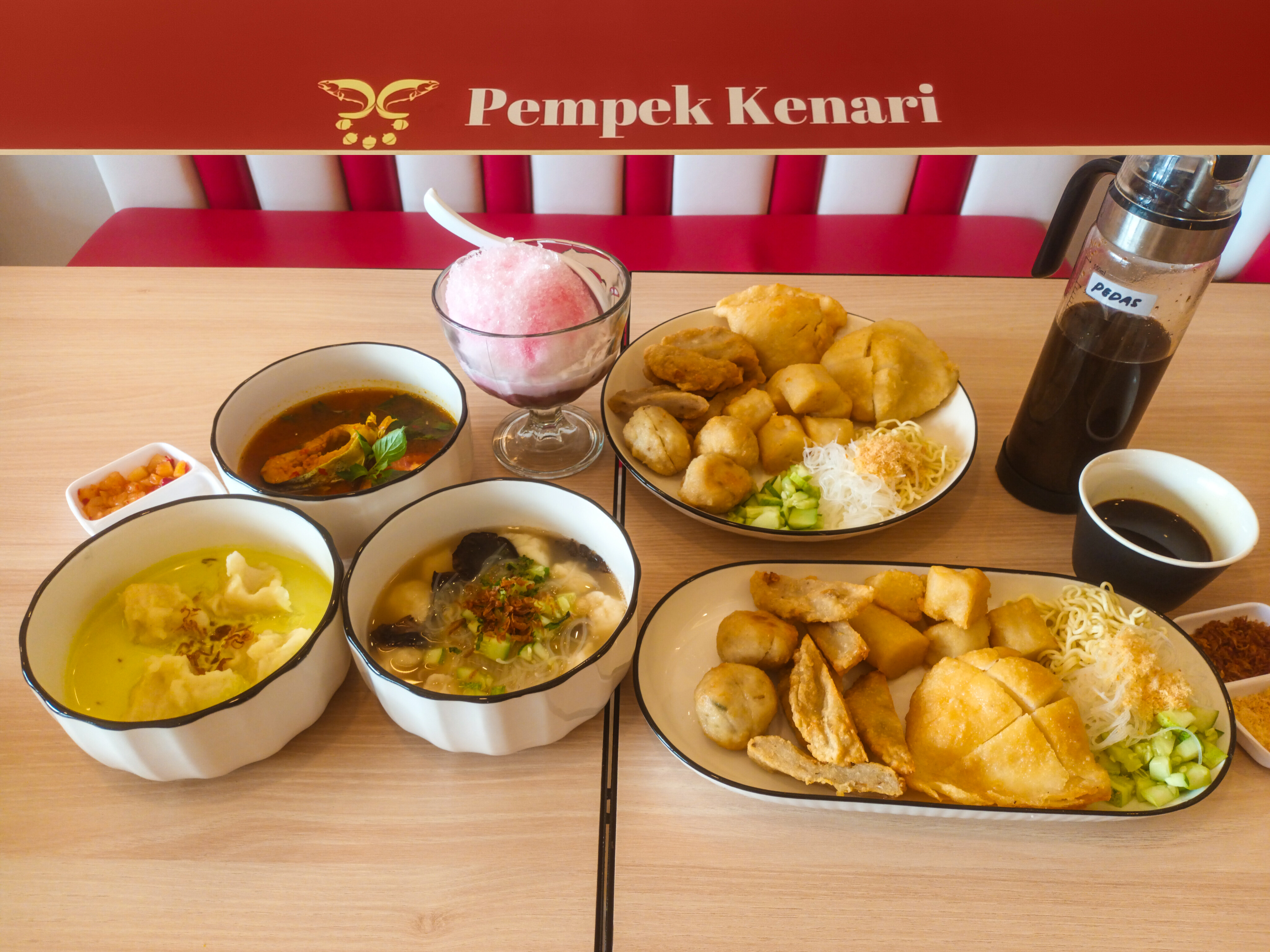 Sajian Pempek Kenari di Ruko Aniva Junction, Paramount Gading Serpong, Kabupaten Tangerang. (tangselpos.id/lim)