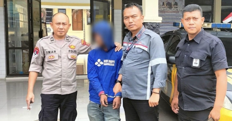 Pencuri kabel grounding di jalur Kereta Cepat Whoosh berhasil diamankan Polisi. Foto : Ist