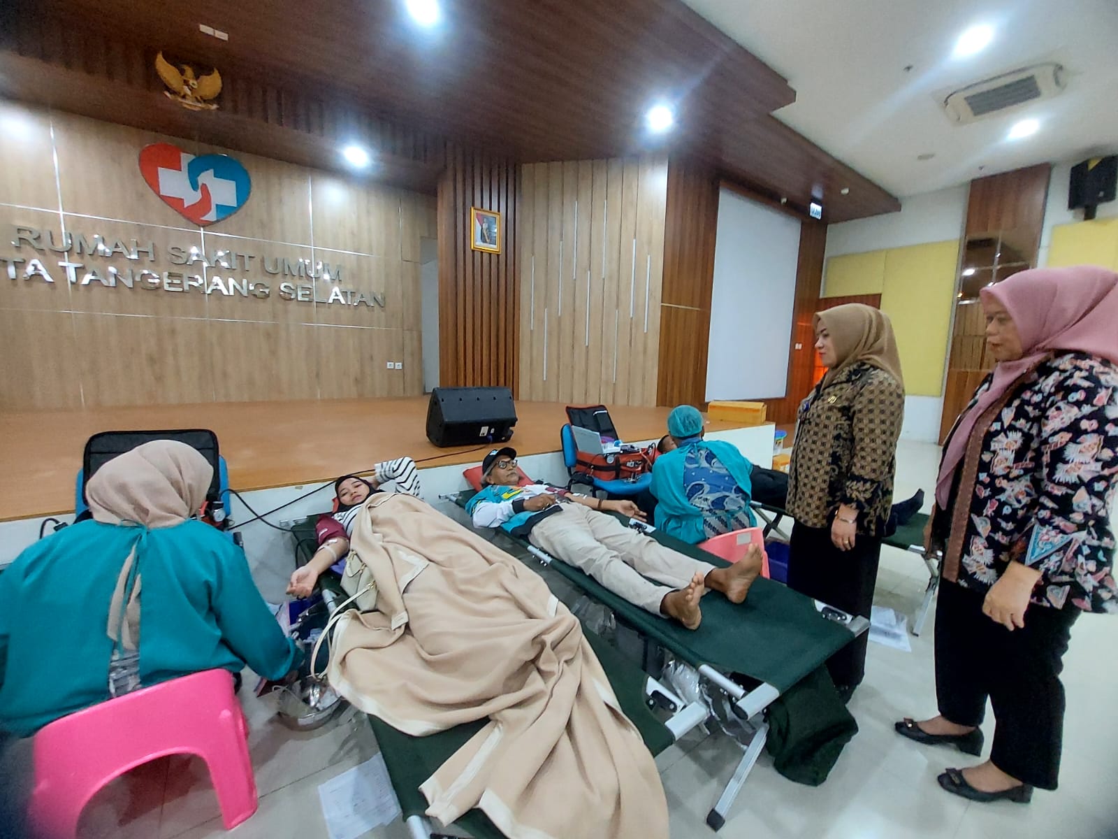 RSU Tangerang Selatan menggelar kegiatan donor darah dalam rangka memperingati hari jadi rumah sakit sekaligus momentum Hari Kartini, Kamis (16/4) (tangselpos.id/rmn)
