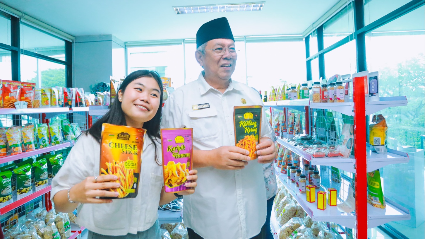 UMKM. Wali Kota Tangsel, Benyamin Davnie dorong UMKM naik kelas sebagai penggerak utama ekonomi kerakyatan.