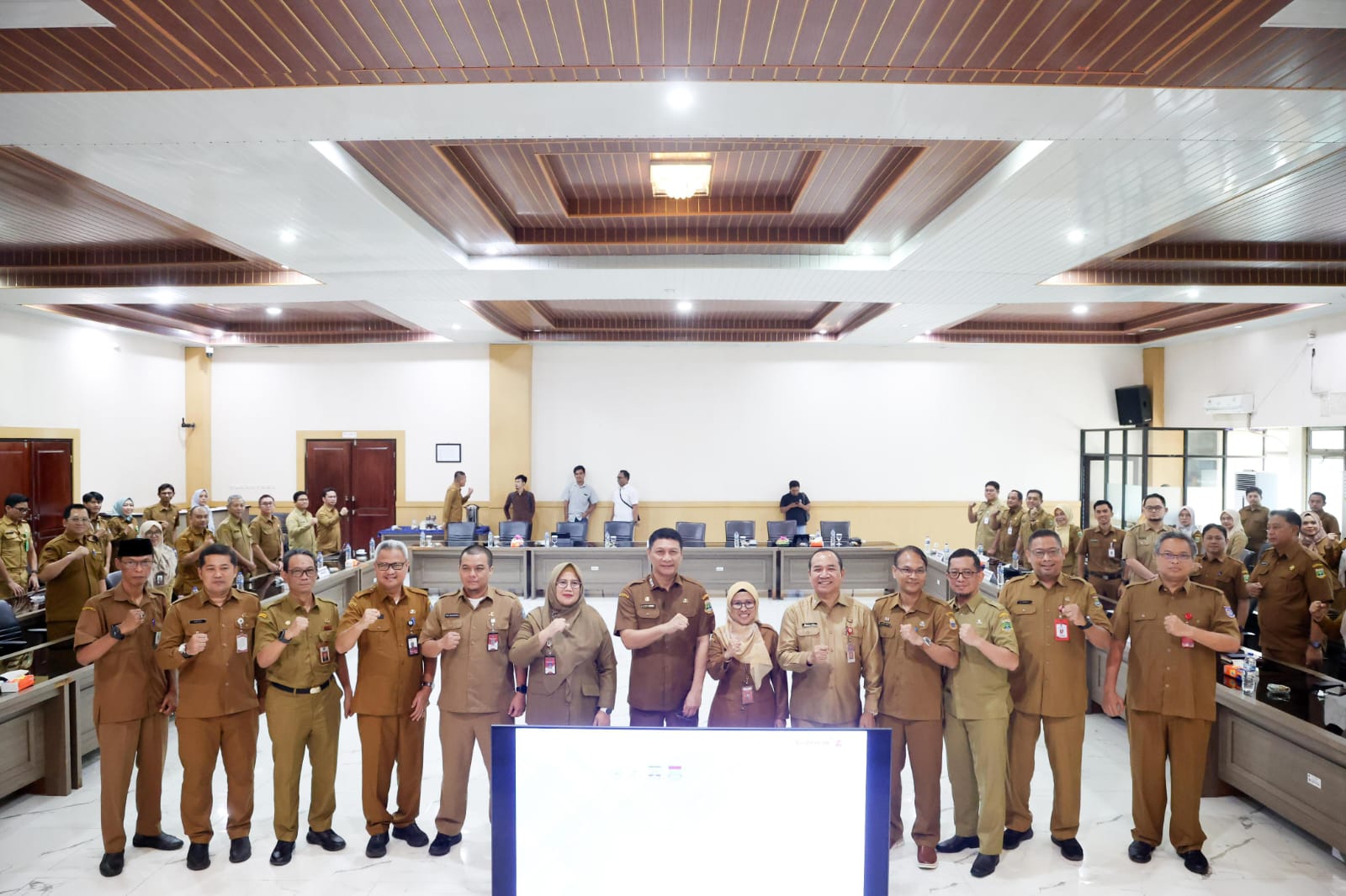 Sekretaris Daerah Provinsi Banten, Deden Apriandi, membuka Rapat Koordinasi Pengelolaan Keuangan dan Aset Daerah Kabupaten/Kota se-Provinsi Banten Triwulan I Tahun Anggaran 2026. Foto : Humas Pemprov