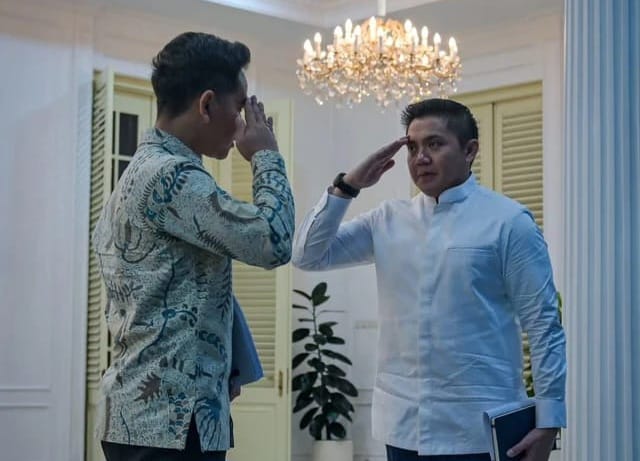 Wapres Gibran saat menerima Seskab Teddy Indra Wijaya. Foto ; Ist