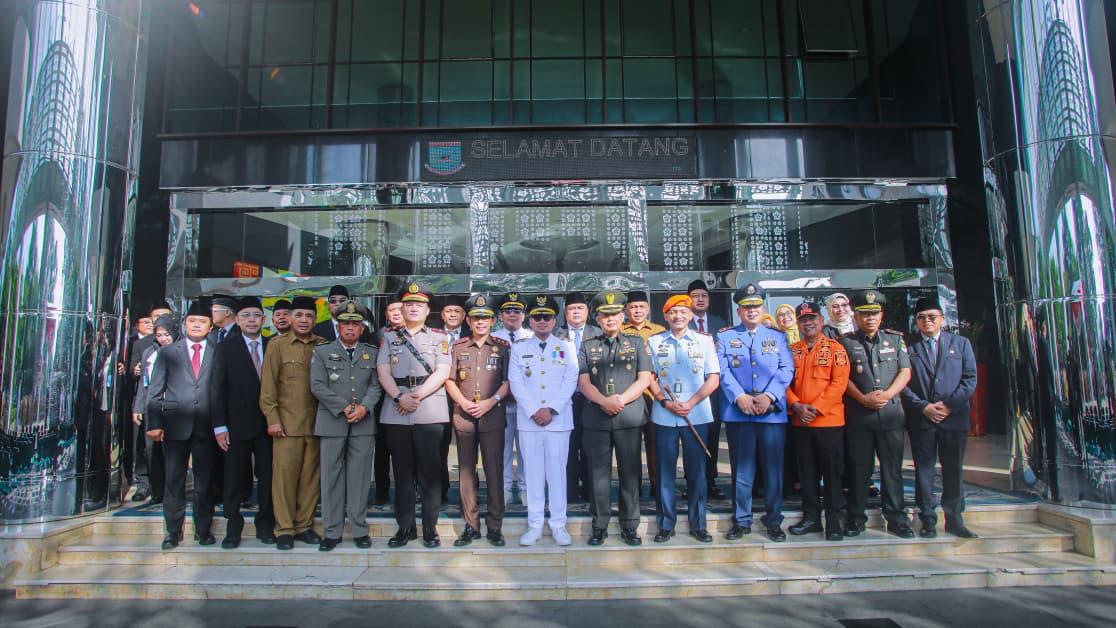 Wakil Wali Kota Tangsel, Pilar Saga Ichsan, saat memimpin apel  Peringatan Hari Otonomi Daerah (Otda) ke-XXX di Kota Tangerang Selatan. Foto : Ist