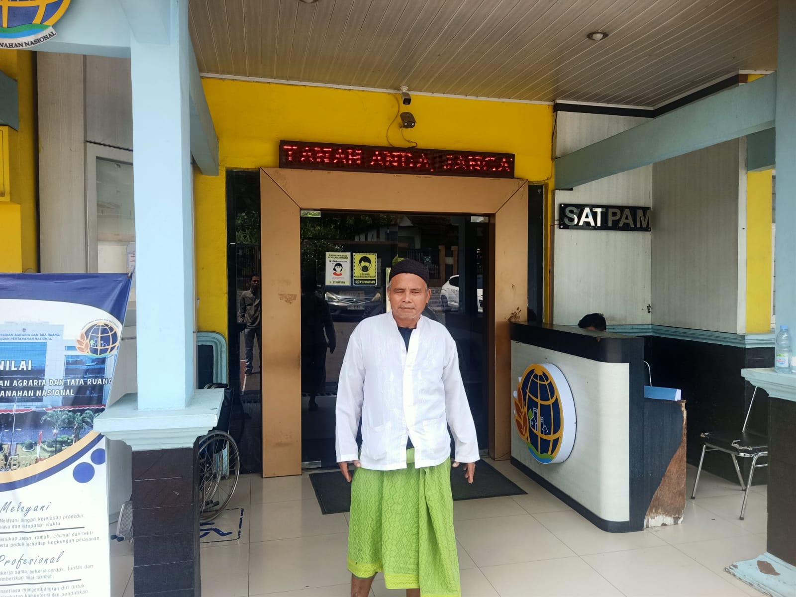 Kampung Sadang, Desa Sajira, Kecamatan Sajira, Sobari alias Obang, Senin (13/4/2026) mendatangi Kantor BPN Lebak.(Istimewa)