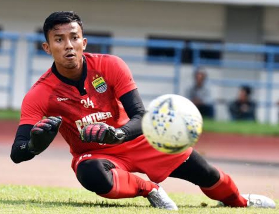 Kiper Persib Teja Paku Alam. Foto : Ist