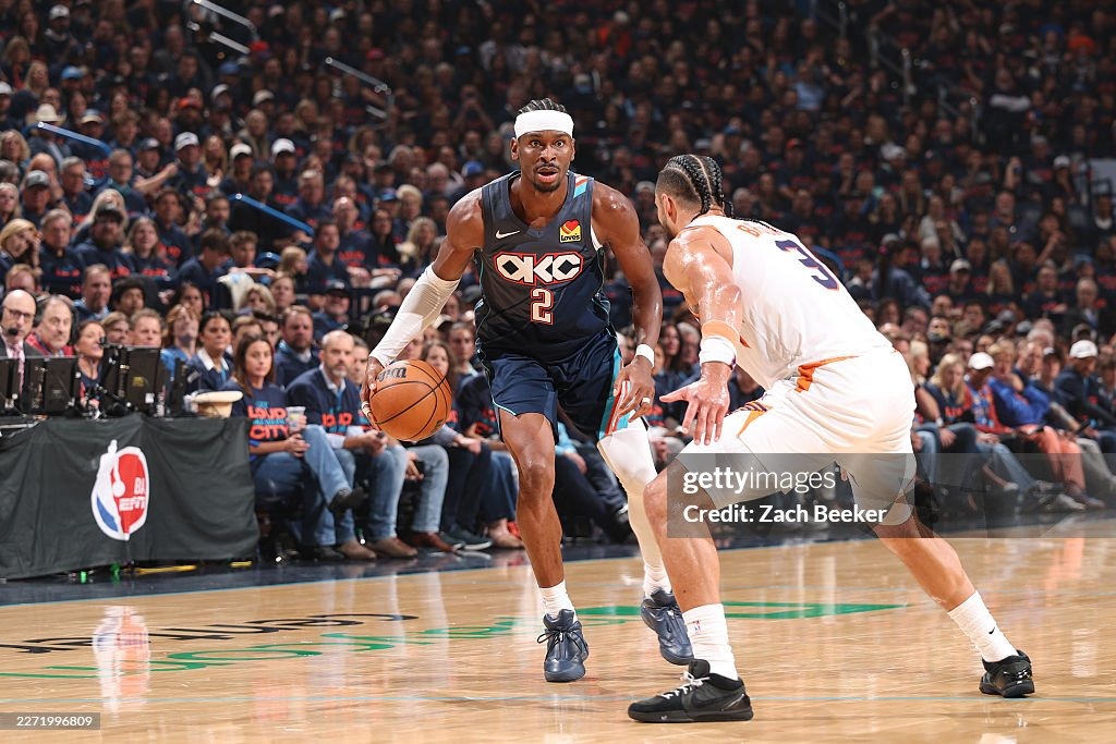 Shai Gilgeous-Alexander memimpin serangan Oklahoma City Thunder saat menghadapi Phoenix Suns dalam Game 2 playoff NBA 2026, membawa timnya unggul 2-0 dalam seri. Foto : Ist