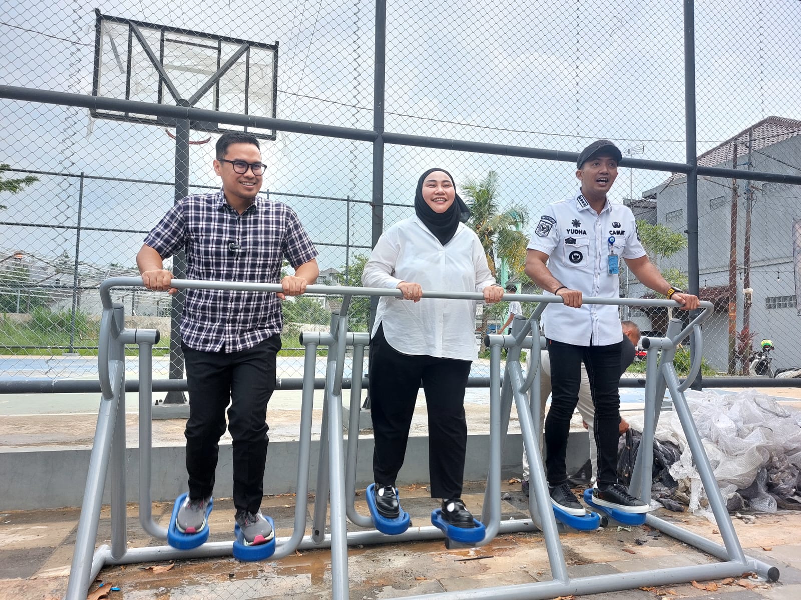 Wakil Wali kota tangsel, pilar saga Ichsan saat meninjau taman di  wilayah Ciputat timur, rabu (29/4)