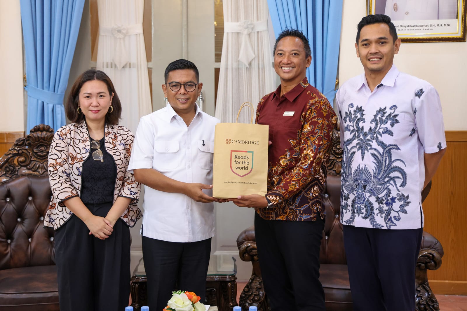 Gubernur Andra Soni menerima audiensi perwakilan Cambridge di Gedung Negara Provinsi Banten, Kota Serang. Foto : Humas Pemprov