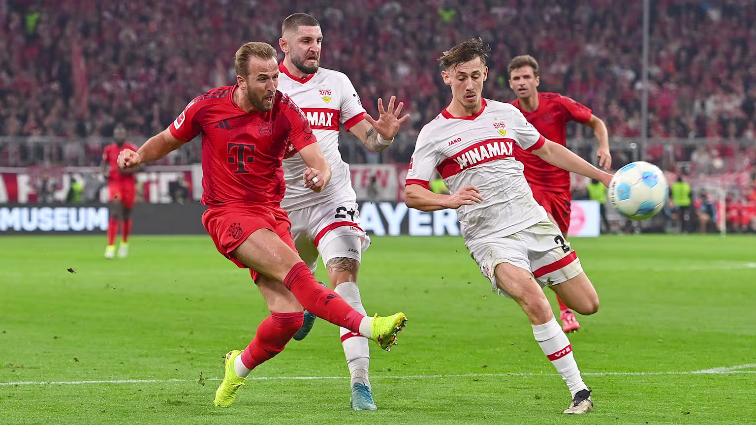 Laga Bayern vs Stuttgart berakhir 3-0 untuk Bayern. Foto : Ist