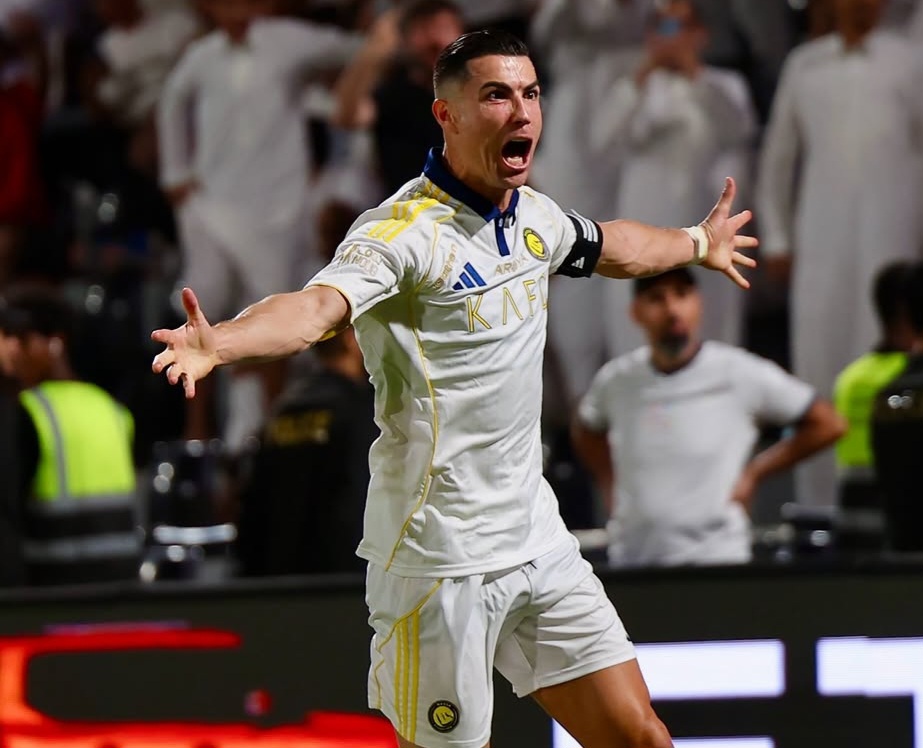Selebrasi Cristiano Ronaldo usai mencetak gol ke 971. Foto : Ist
