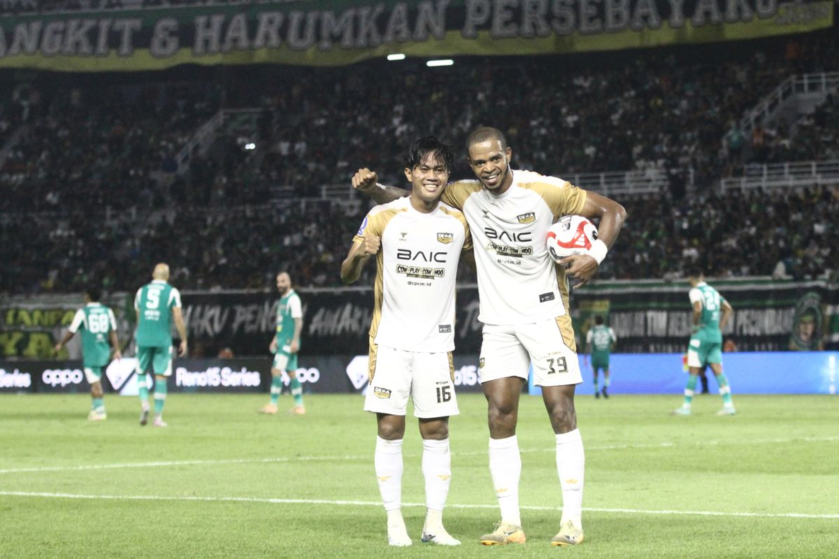 Selebrasi Dewa United usai pesta gol ke gawang PSBS Biak 5-0. Foto : Ist