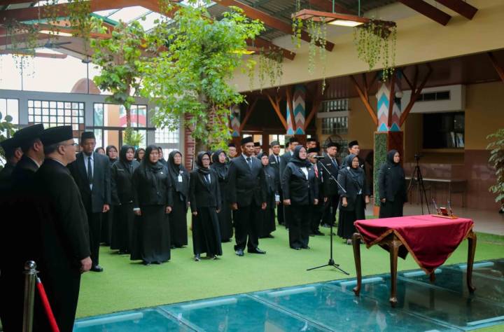 Suasana Pengukuhan 31 Pejabat Fungsional Dinas Pendidikan Kota Tangerang di Ruang Patio Pusat Pemerintahan Kota (Puspemkot) Tangerang, Selasa (12/5).