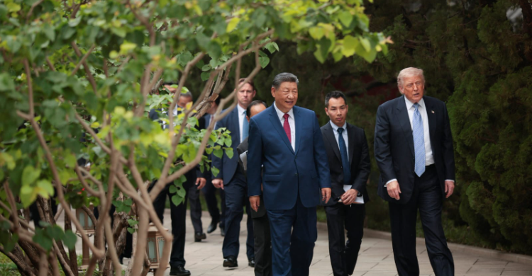 Presiden Amerika Serikat Donald Trump mendapat kehormatan langka saat diajak Presiden China Xi Jinping berkeliling kompleks elite Zhongnanhai, Jumat (15/5/2026). Foto : Ist
